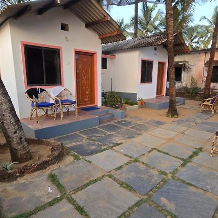 Prafulla Homestay 카워 외부 사진